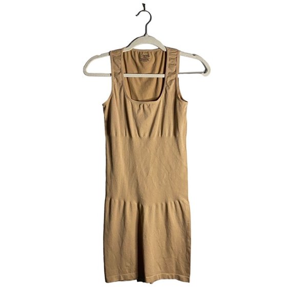 Marilyn Monroe Women's Tan Seamless Shaping Slip - Picture 1 of 6